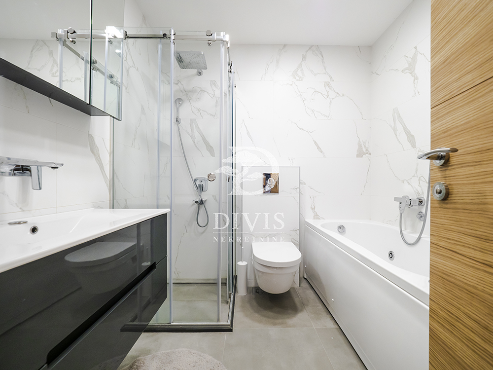 Slika 1 - Šumatovačka, Četvorosoban stan na prodaju, 86m2, 385.000€